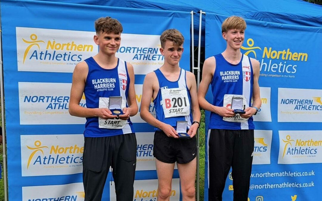Harriers U17 Men are Northern Road Relays Champions – David 1st Race in America – PB’s & Wins at Trafford Open – Top 10 for Lottie at English Schools Fell Championships – Ben takes 2nd at Fairhaven 10k