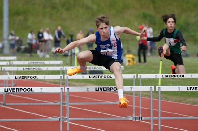 PB’s for Harriers at BMC – Harriers PB’s at Trafford Meetings – UKYDL (LAG) – Tony Wins Bronze at Masters Weight Pentathlon – Louisa Wins Kellbrook Fell Race –  Ogden Water Junior Fell race – Stanhill fell Race – PB’s for Harriers at Wesham 10k – Manchester 10k & Half Marathon
